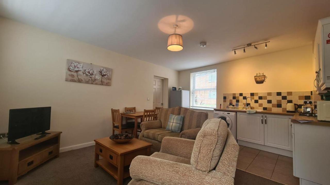 Barroon Castle Apartments: Traditional Stays Near East Midlands Airport Castle Donington Exterior photo