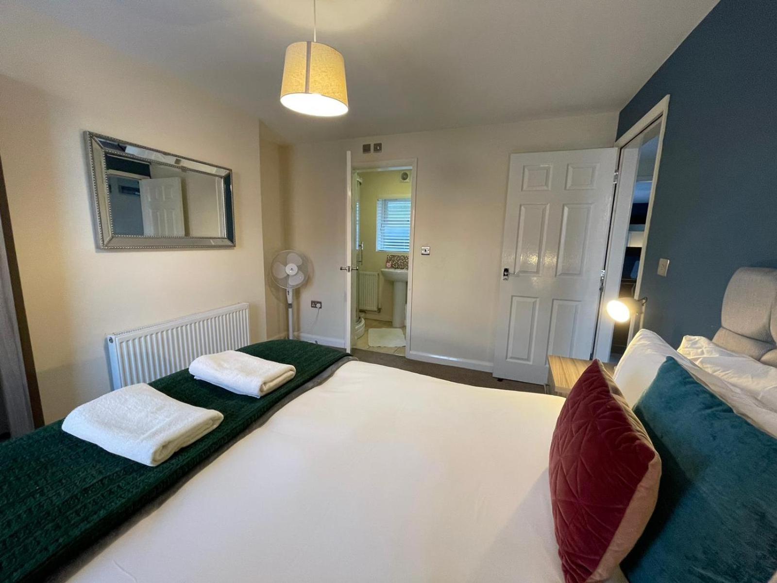 Barroon Castle Apartments: Traditional Stays Near East Midlands Airport Castle Donington Exterior photo