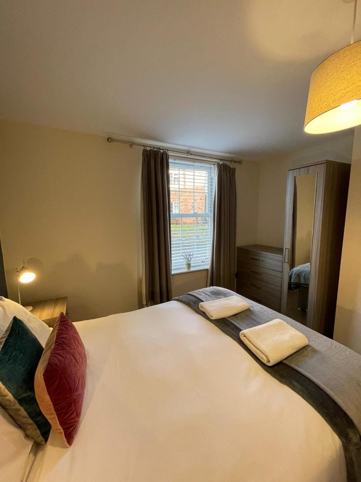 Barroon Castle Apartments: Traditional Stays Near East Midlands Airport Castle Donington Exterior photo