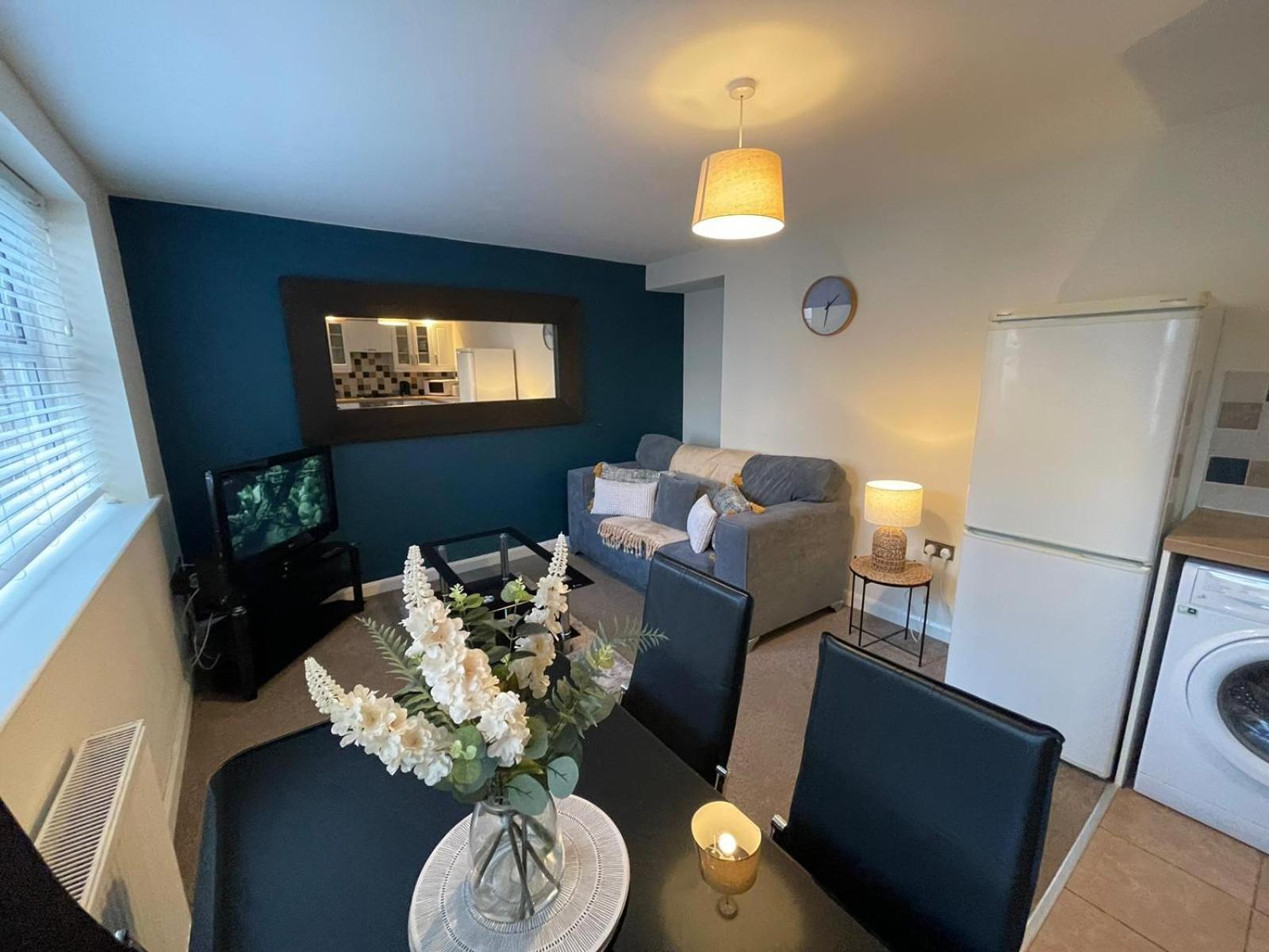Barroon Castle Apartments: Traditional Stays Near East Midlands Airport Castle Donington Exterior photo